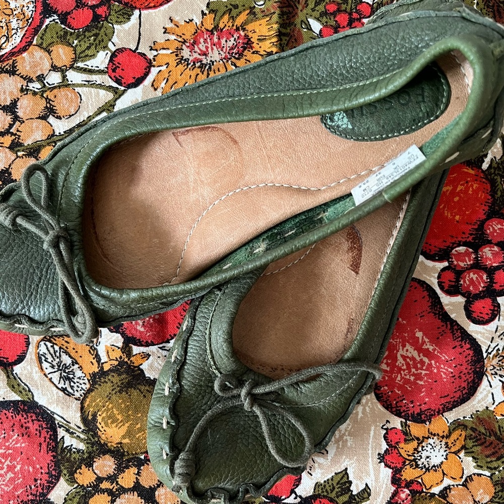 Fossil green ballet flat loafers size 7